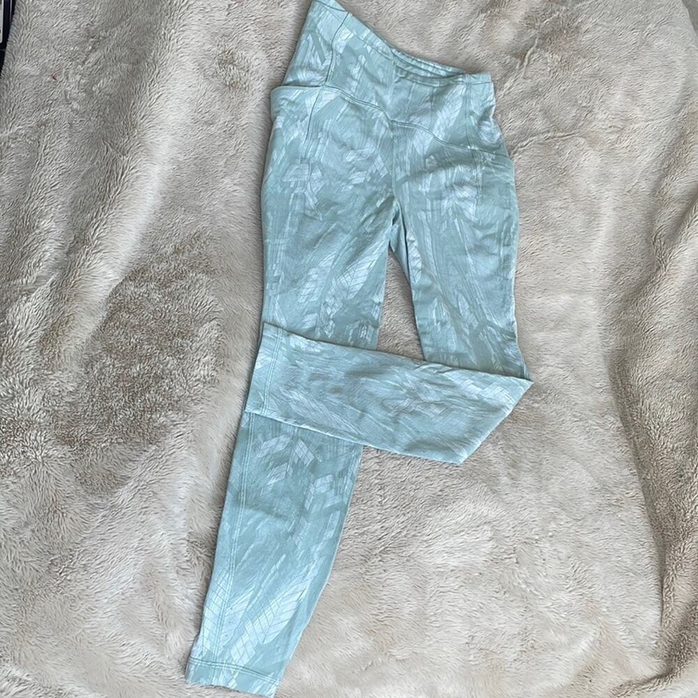 Lululemon Sea-foam Green Print Leggings in Size 6